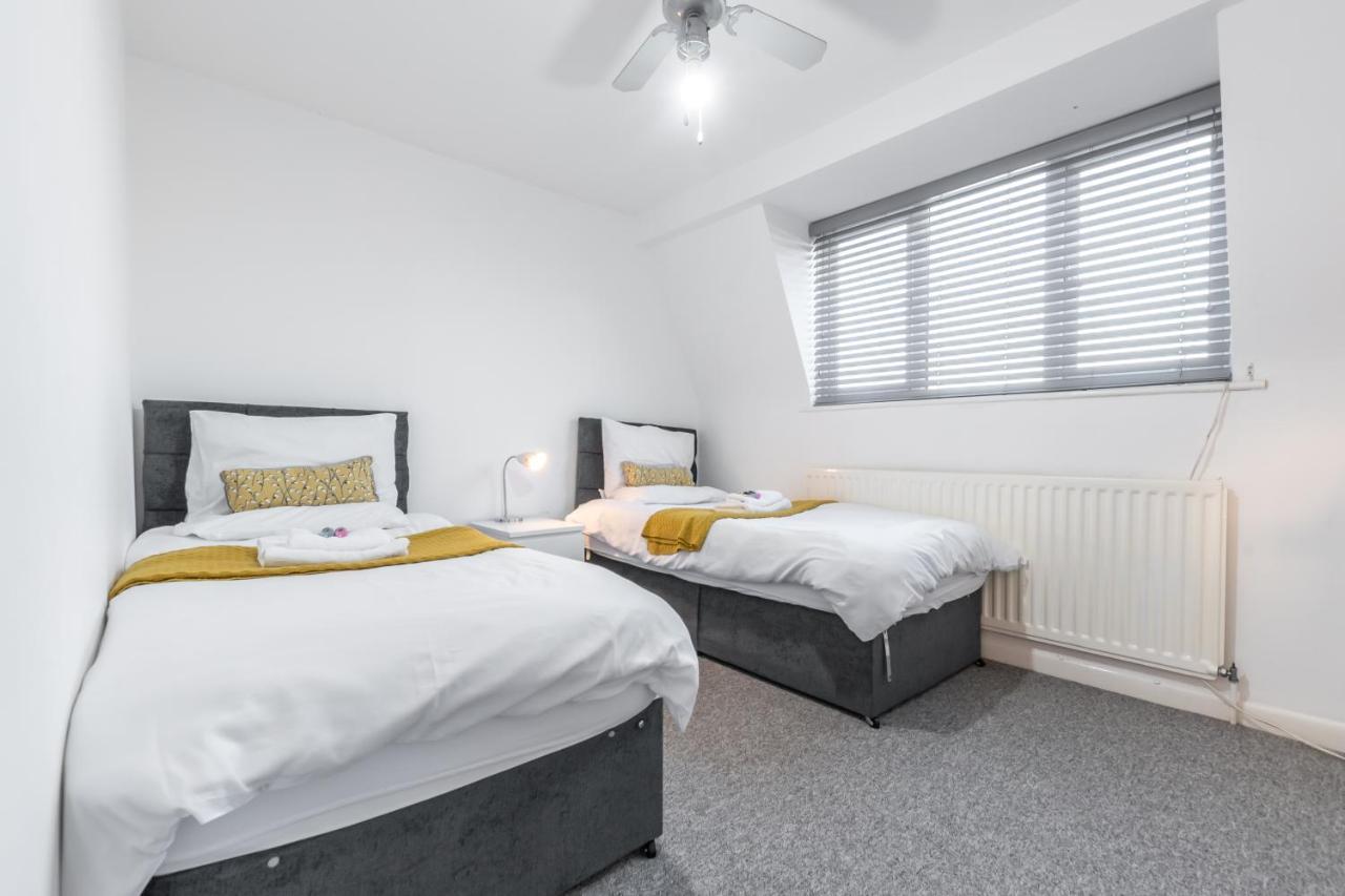 Best Price! Large Home For 4 - Smart Tv - Comfy Beds - Garden - 4 Single Beds Or 2 Doubles! Portsmouth Buitenkant foto