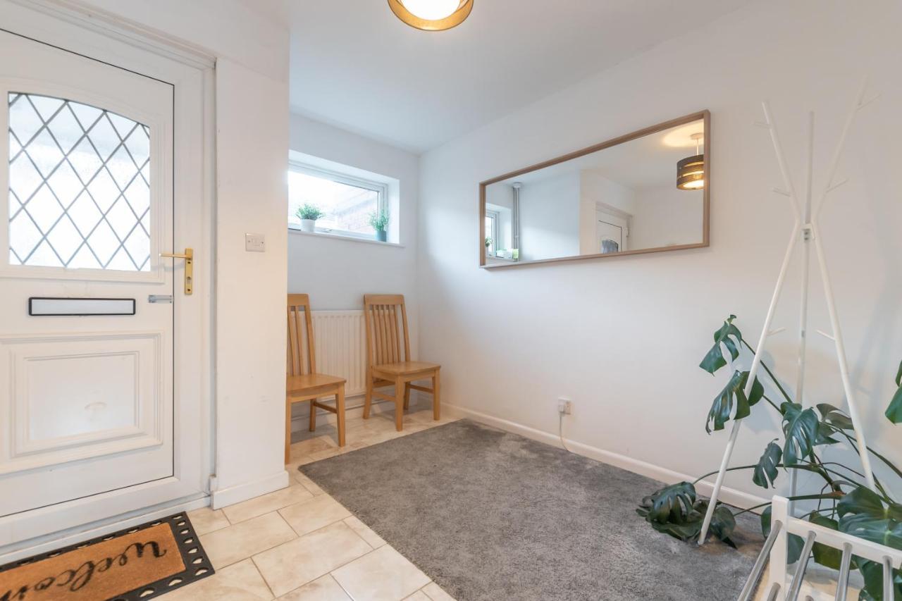 Best Price! Large Home For 4 - Smart Tv - Comfy Beds - Garden - 4 Single Beds Or 2 Doubles! Portsmouth Buitenkant foto