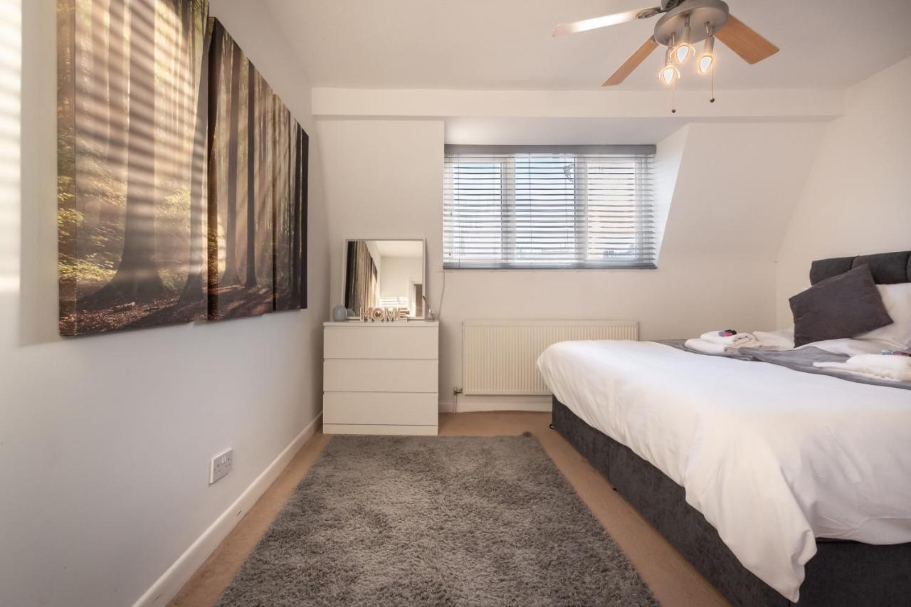 Best Price! Large Home For 4 - Smart Tv - Comfy Beds - Garden - 4 Single Beds Or 2 Doubles! Portsmouth Buitenkant foto
