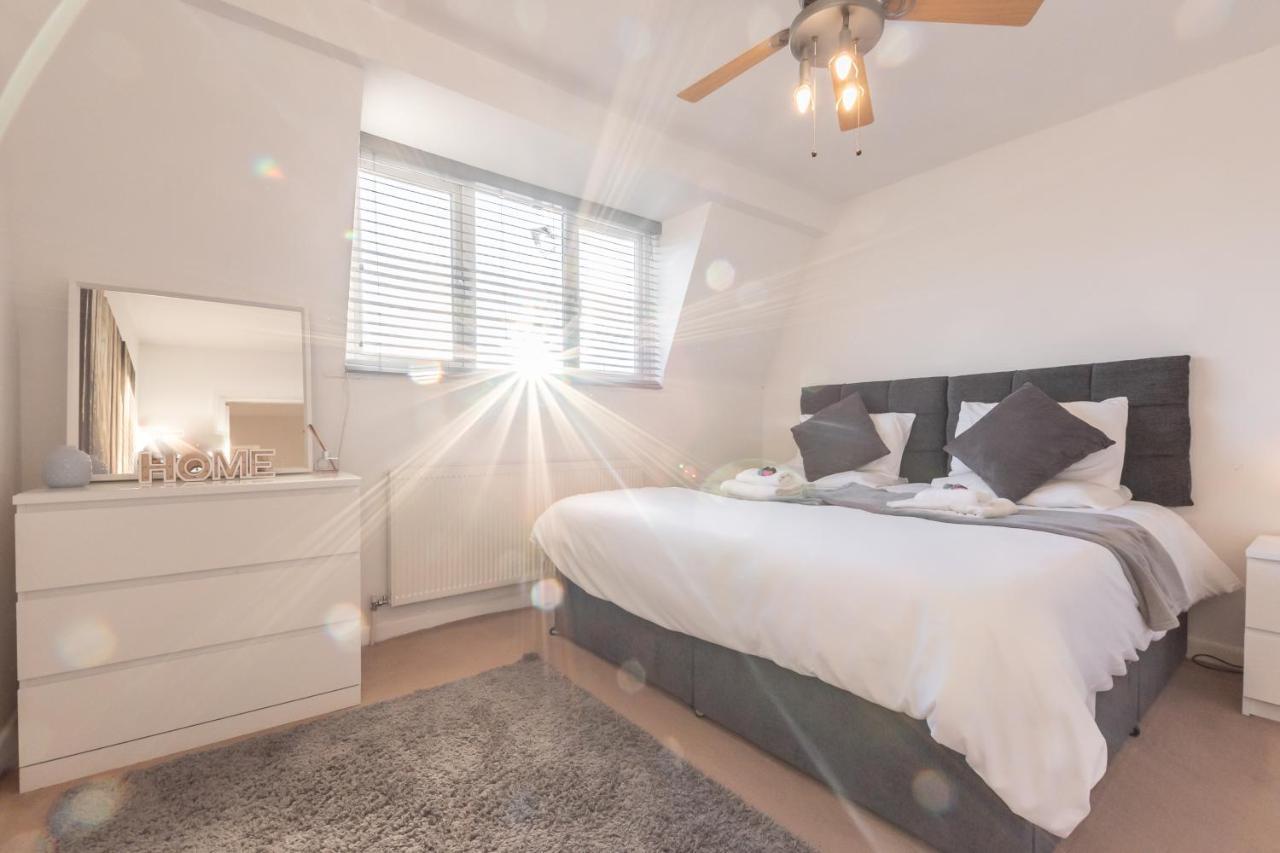 Best Price! Large Home For 4 - Smart Tv - Comfy Beds - Garden - 4 Single Beds Or 2 Doubles! Portsmouth Buitenkant foto
