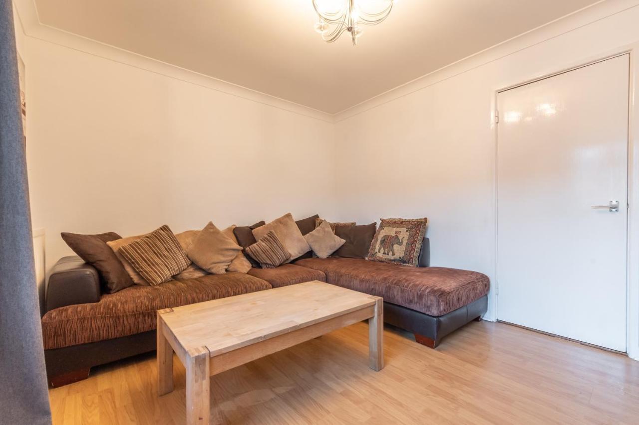 Best Price! Large Home For 4 - Smart Tv - Comfy Beds - Garden - 4 Single Beds Or 2 Doubles! Portsmouth Buitenkant foto