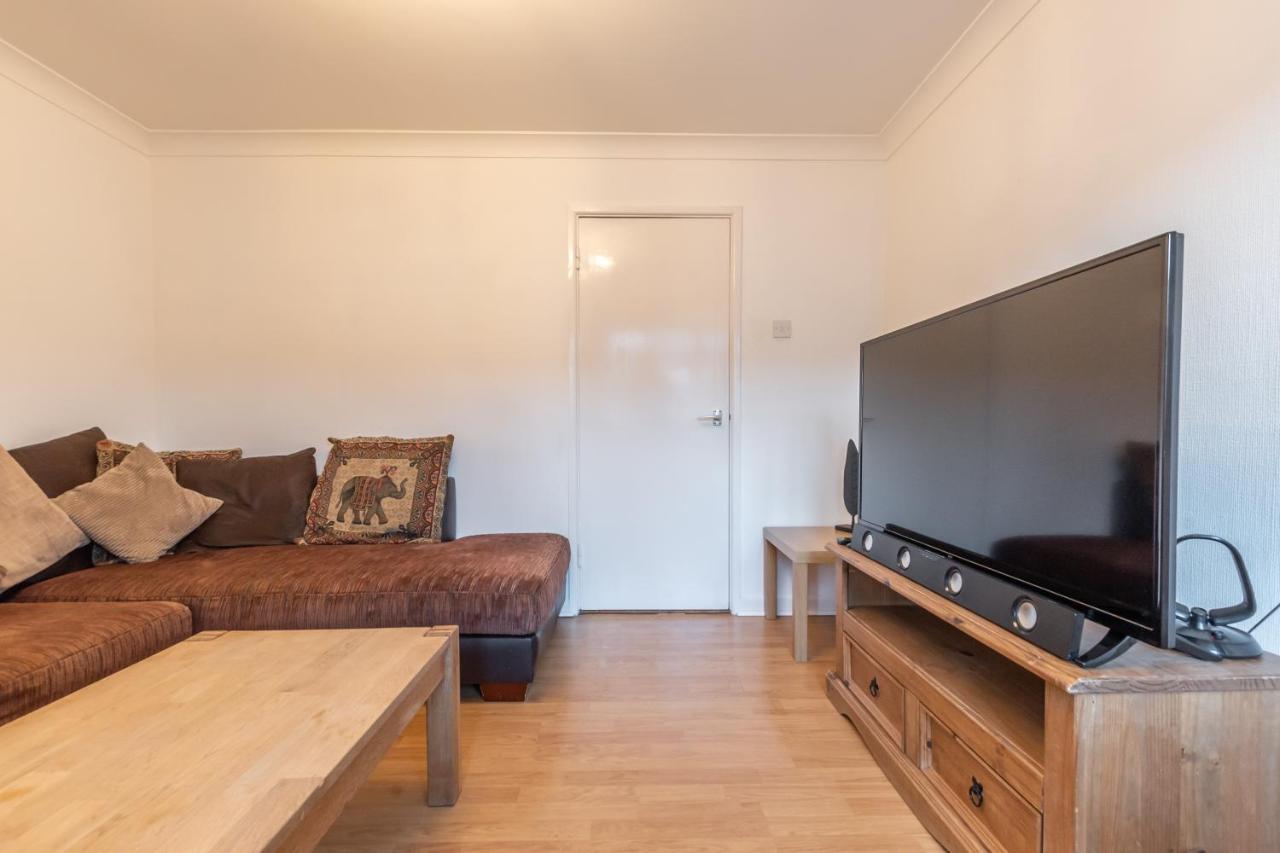 Best Price! Large Home For 4 - Smart Tv - Comfy Beds - Garden - 4 Single Beds Or 2 Doubles! Portsmouth Buitenkant foto