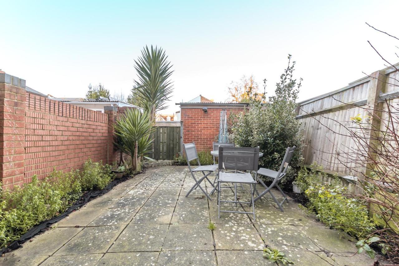 Best Price! Large Home For 4 - Smart Tv - Comfy Beds - Garden - 4 Single Beds Or 2 Doubles! Portsmouth Buitenkant foto